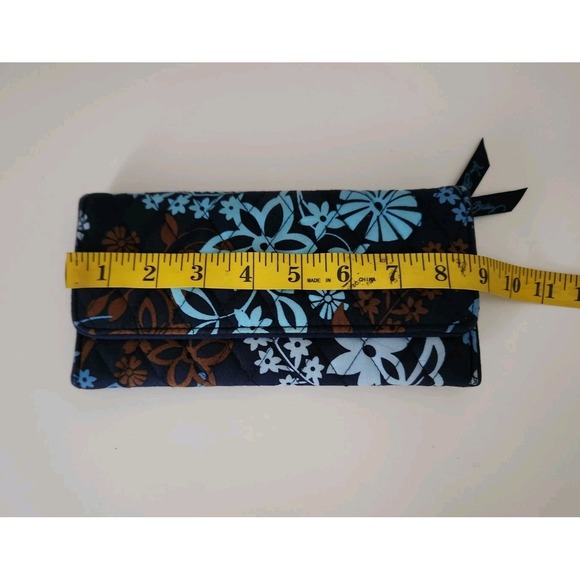 Vera‎ Bradley Women's Floral Quilted Magnetic Closure Wallet Tri Fold ID Window - Picture 6 of 6